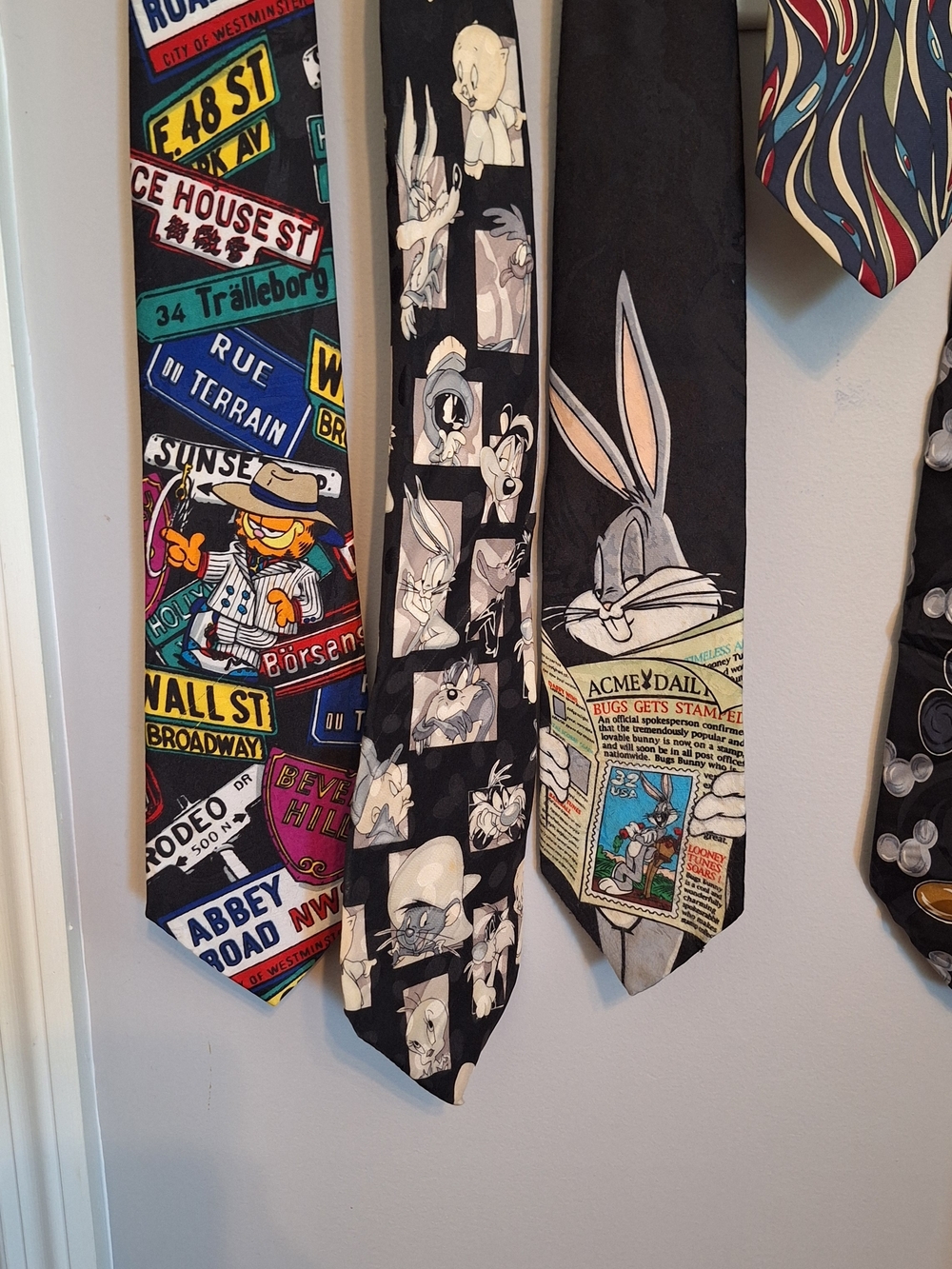 6 Assorted Men's Novelty Ties - Picture 2 of 10